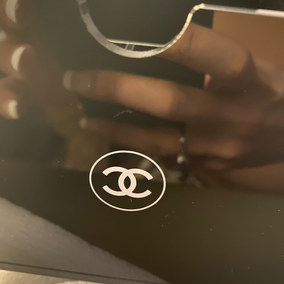 2021 Chanel ❤️Beauty and Qtip storage., lid covers and keeps interior sanitary - Picture 2 of 4